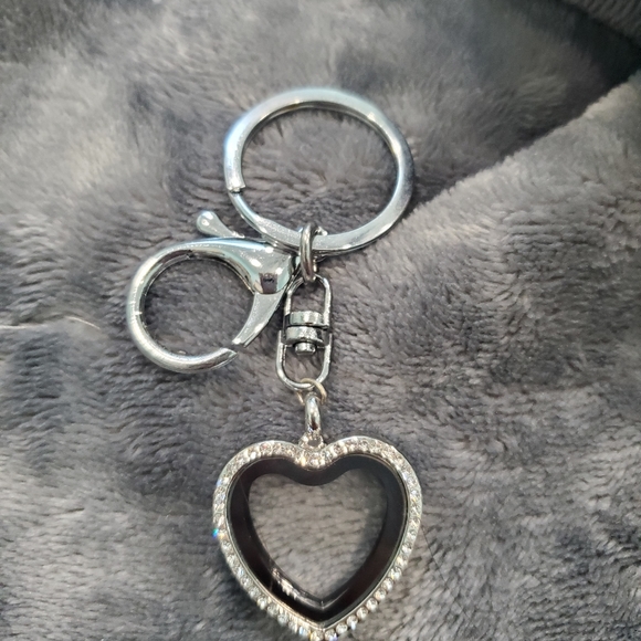 Floating Heart Locket Keychain / Purse Charm - Picture 2 of 3